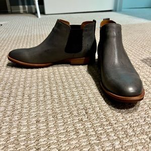 Gray Ankle Boot, Size 8 NWT